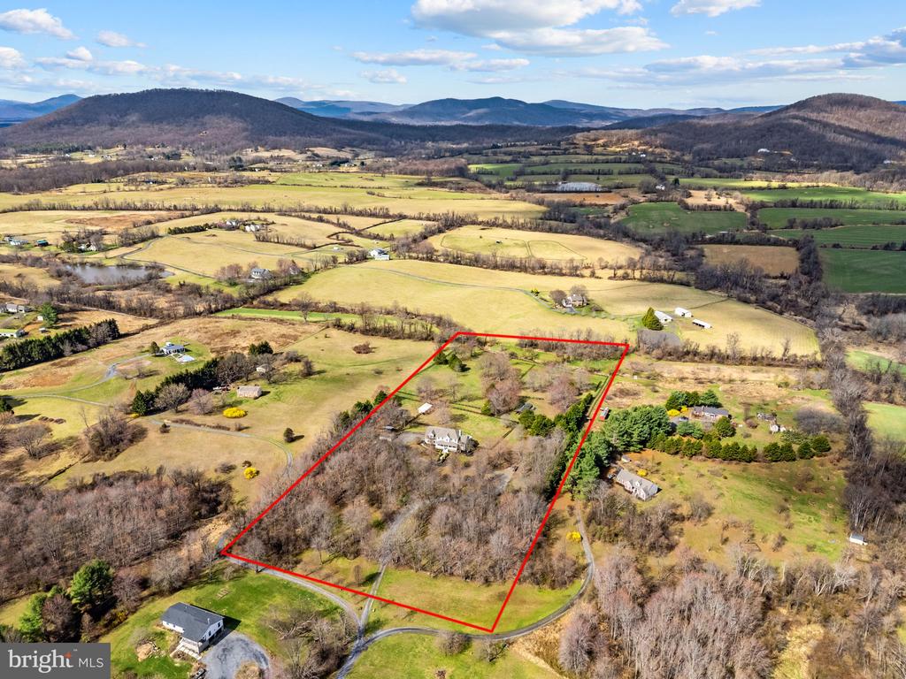 9491 WALSINGHAM LN, MARSHALL, Virginia, 4 Bedrooms Bedrooms, ,5 BathroomsBathrooms,Residential,9491 WALSINGHAM LN,VAFQ2020974 MLS # VAFQ2020974