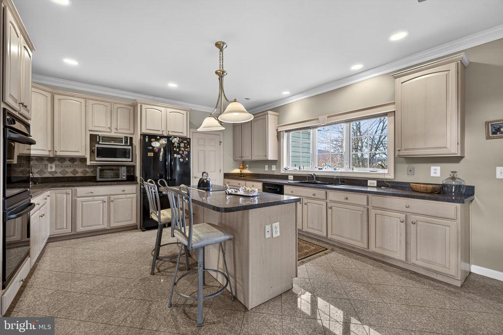 9491 WALSINGHAM LN, MARSHALL, Virginia, 4 Bedrooms Bedrooms, ,5 BathroomsBathrooms,Residential,9491 WALSINGHAM LN,VAFQ2020974 MLS # VAFQ2020974