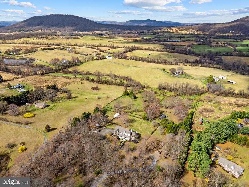 9491 WALSINGHAM LN, MARSHALL, Virginia, 4 Bedrooms Bedrooms, ,5 BathroomsBathrooms,Residential,9491 WALSINGHAM LN,VAFQ2020974 MLS # VAFQ2020974