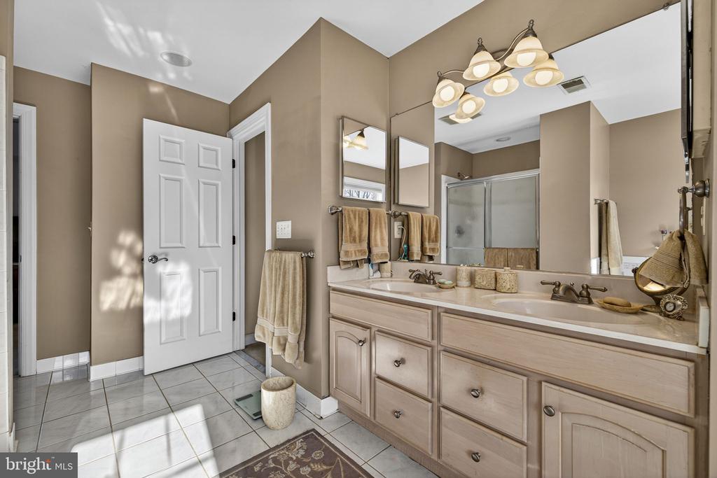 9491 WALSINGHAM LN, MARSHALL, Virginia, 4 Bedrooms Bedrooms, ,5 BathroomsBathrooms,Residential,9491 WALSINGHAM LN,VAFQ2020974 MLS # VAFQ2020974