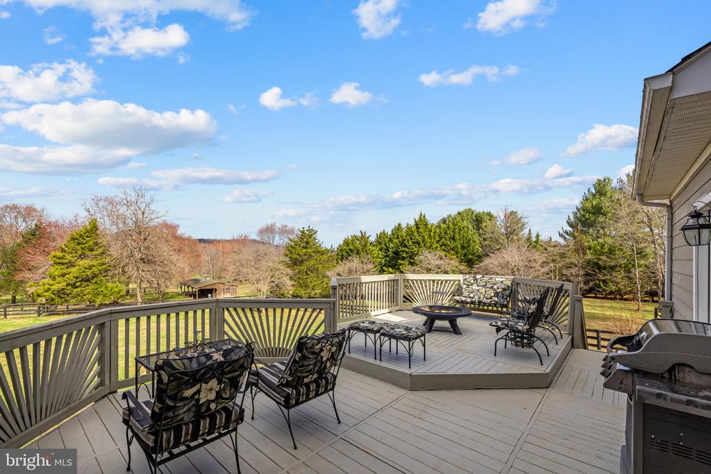 9491 WALSINGHAM LN, MARSHALL, Virginia, 4 Bedrooms Bedrooms, ,5 BathroomsBathrooms,Residential,9491 WALSINGHAM LN,VAFQ2020974 MLS # VAFQ2020974