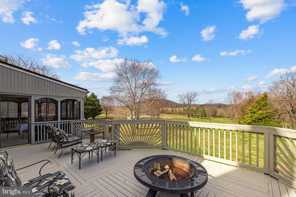 9491 WALSINGHAM LN, MARSHALL, Virginia, 4 Bedrooms Bedrooms, ,5 BathroomsBathrooms,Residential,9491 WALSINGHAM LN,VAFQ2020974 MLS # VAFQ2020974