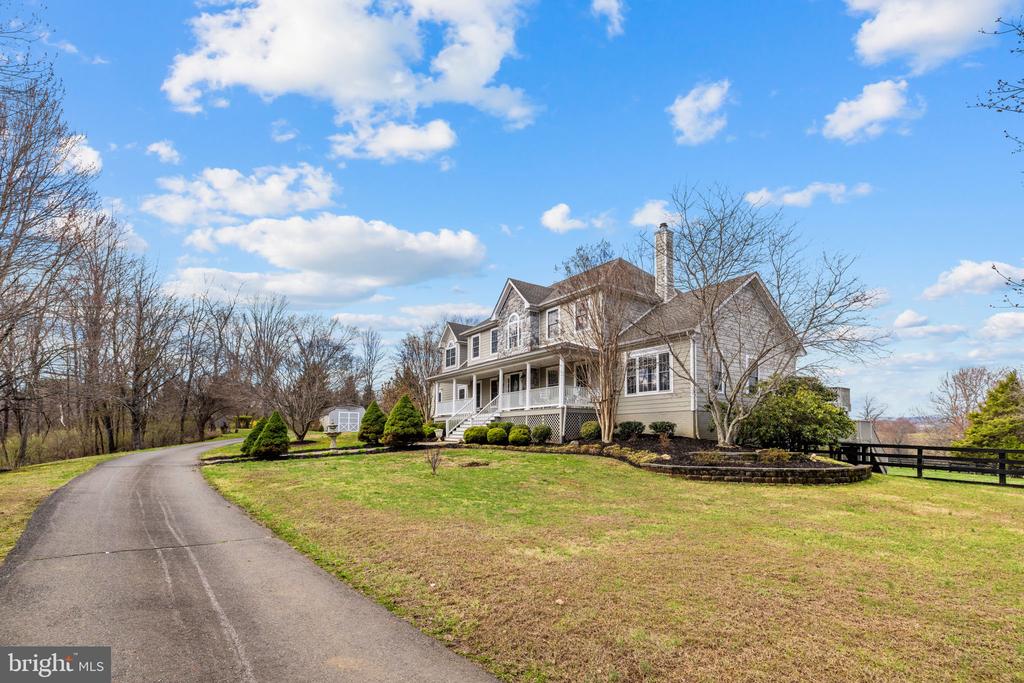 9491 WALSINGHAM LN, MARSHALL, Virginia, 4 Bedrooms Bedrooms, ,5 BathroomsBathrooms,Residential,9491 WALSINGHAM LN,VAFQ2020974 MLS # VAFQ2020974