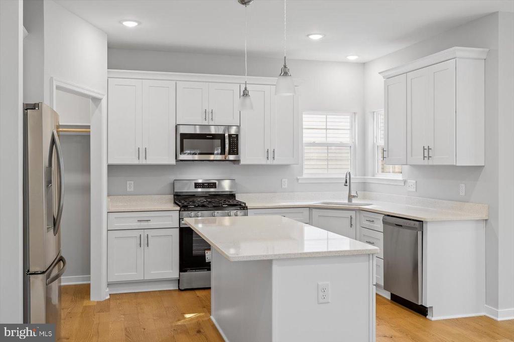 327 YORKTOWN BLVD, LOCUST GROVE, Virginia 22508, 5 Bedrooms Bedrooms, ,2 BathroomsBathrooms,Residential,327 YORKTOWN BLVD,VAOR2013604 MLS # VAOR2013604