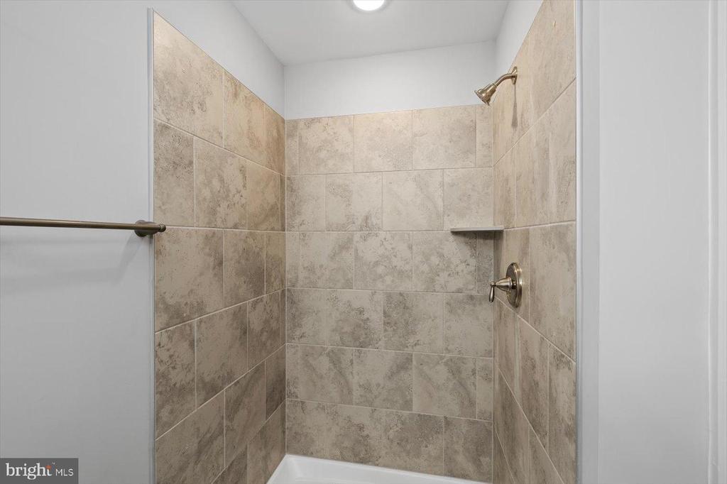 327 YORKTOWN BLVD, LOCUST GROVE, Virginia 22508, 5 Bedrooms Bedrooms, ,2 BathroomsBathrooms,Residential,327 YORKTOWN BLVD,VAOR2013604 MLS # VAOR2013604