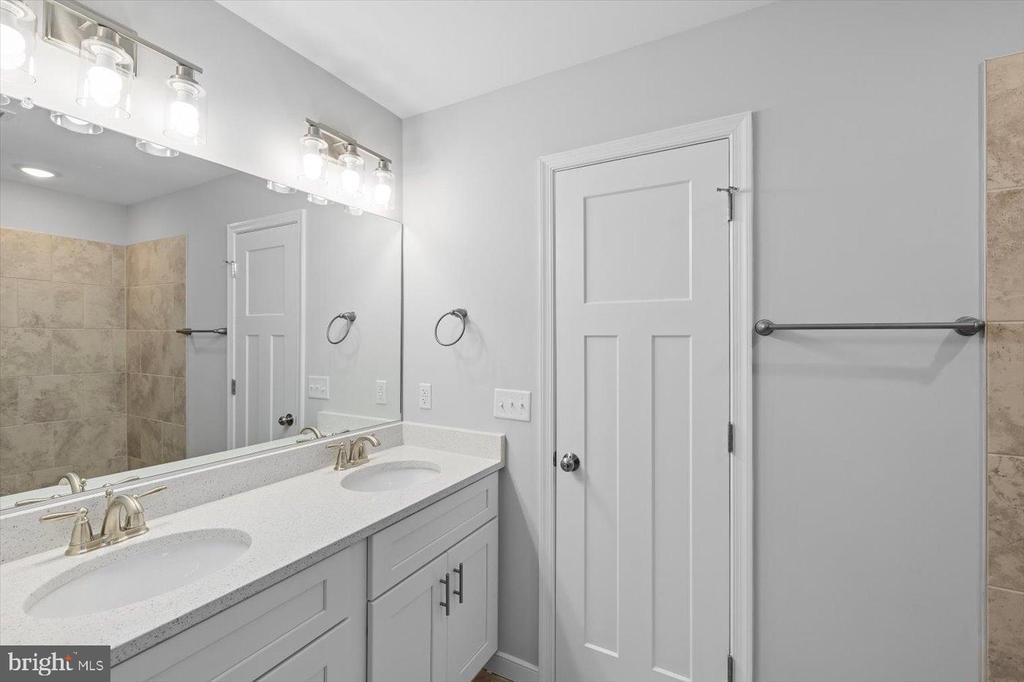 327 YORKTOWN BLVD, LOCUST GROVE, Virginia 22508, 5 Bedrooms Bedrooms, ,2 BathroomsBathrooms,Residential,327 YORKTOWN BLVD,VAOR2013604 MLS # VAOR2013604