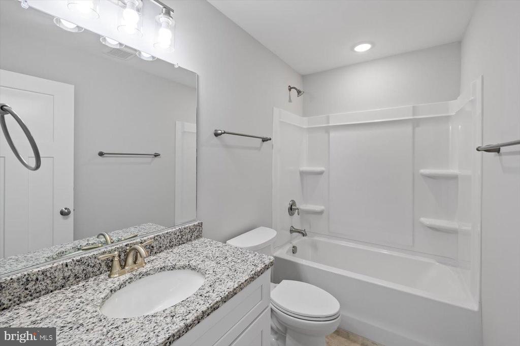 327 YORKTOWN BLVD, LOCUST GROVE, Virginia 22508, 5 Bedrooms Bedrooms, ,2 BathroomsBathrooms,Residential,327 YORKTOWN BLVD,VAOR2013604 MLS # VAOR2013604