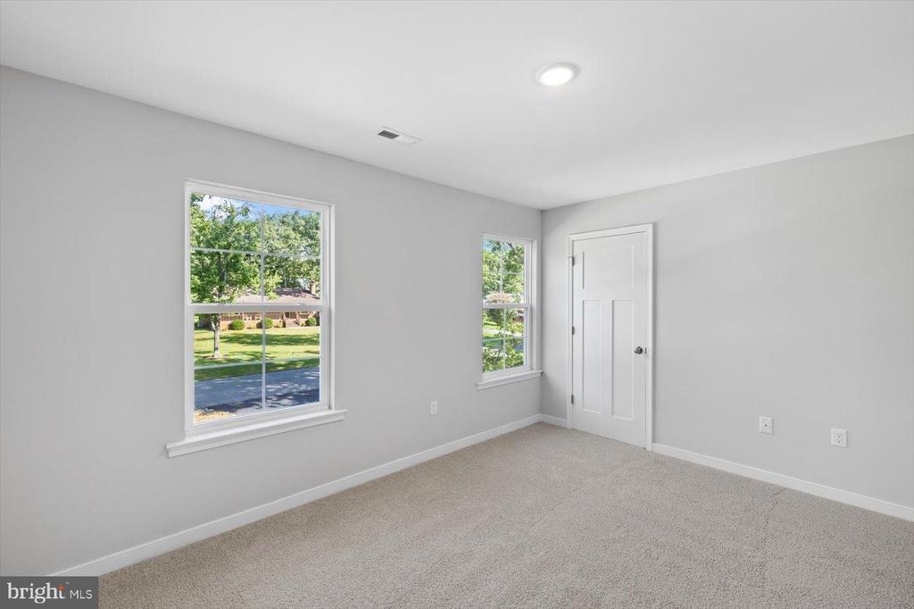 327 YORKTOWN BLVD, LOCUST GROVE, Virginia 22508, 5 Bedrooms Bedrooms, ,2 BathroomsBathrooms,Residential,327 YORKTOWN BLVD,VAOR2013604 MLS # VAOR2013604