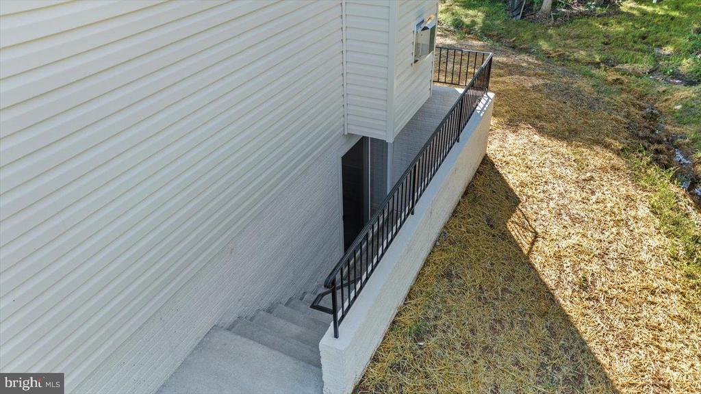 327 YORKTOWN BLVD, LOCUST GROVE, Virginia 22508, 5 Bedrooms Bedrooms, ,2 BathroomsBathrooms,Residential,327 YORKTOWN BLVD,VAOR2013604 MLS # VAOR2013604