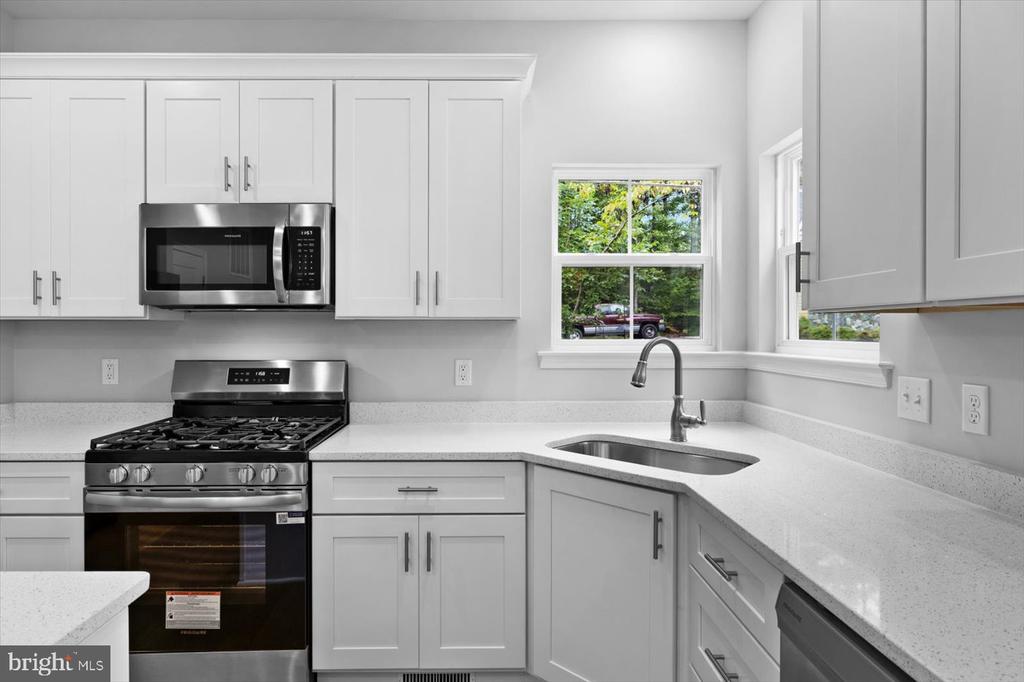 401 BIRDIE RD, LOCUST GROVE, Virginia 22508, 5 Bedrooms Bedrooms, ,2 BathroomsBathrooms,Residential,401 BIRDIE RD,VAOR2013606 MLS # VAOR2013606