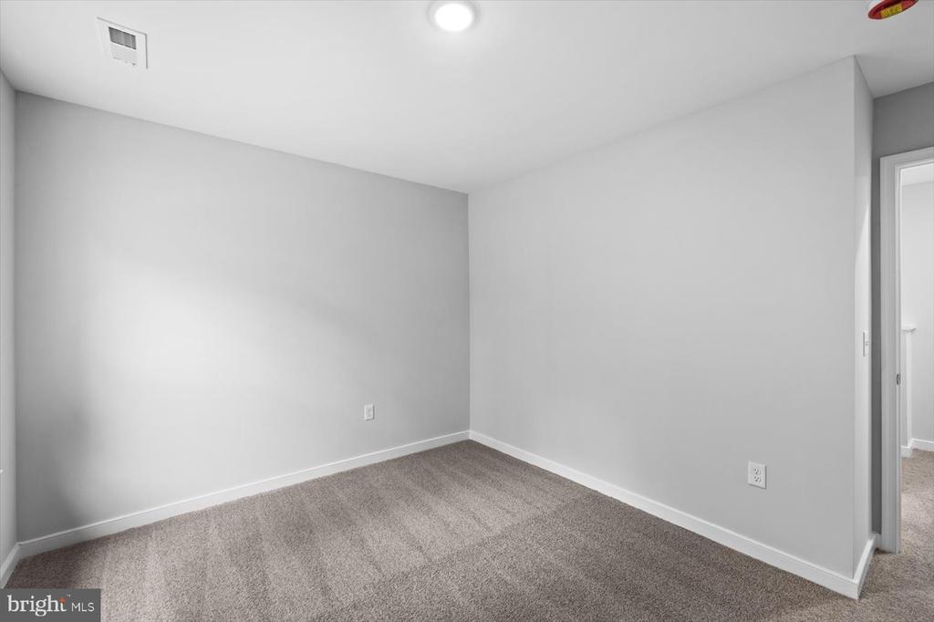 401 BIRDIE RD, LOCUST GROVE, Virginia 22508, 5 Bedrooms Bedrooms, ,2 BathroomsBathrooms,Residential,401 BIRDIE RD,VAOR2013606 MLS # VAOR2013606