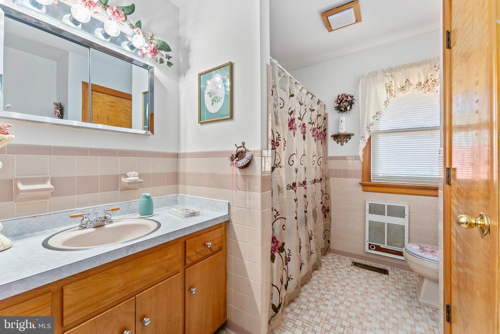 7105 PULLEN DR, FREDERICKSBURG, Virginia 22407, 5 Bedrooms Bedrooms, ,3 BathroomsBathrooms,Residential,7105 PULLEN DR,VASP2040112 MLS # VASP2040112