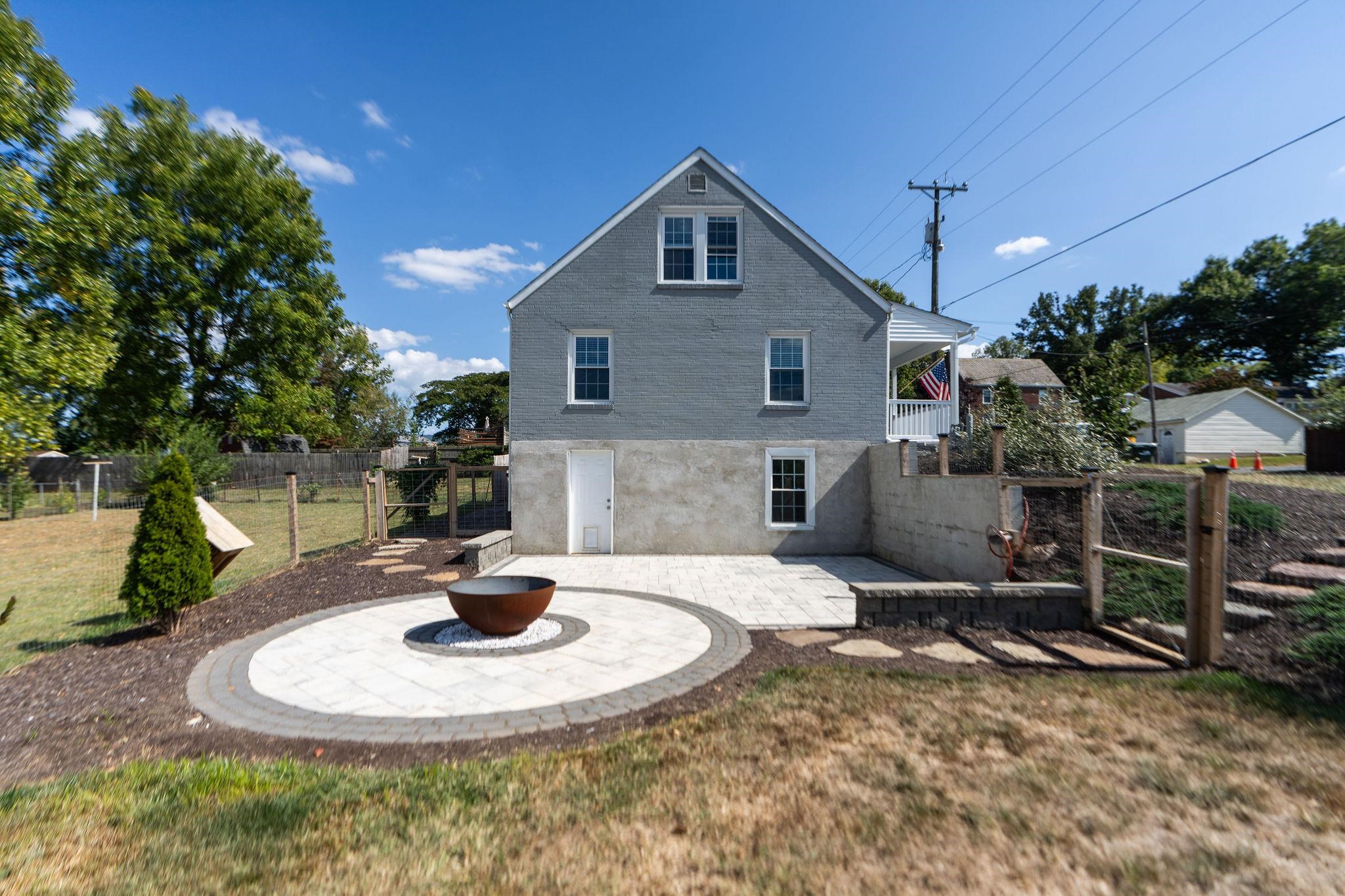 1215 W 12TH ST, WAYNESBORO, Virginia 22980, 3 Bedrooms Bedrooms, ,1 BathroomBathrooms,Residential,1215 W 12TH ST,669144 MLS # 669144