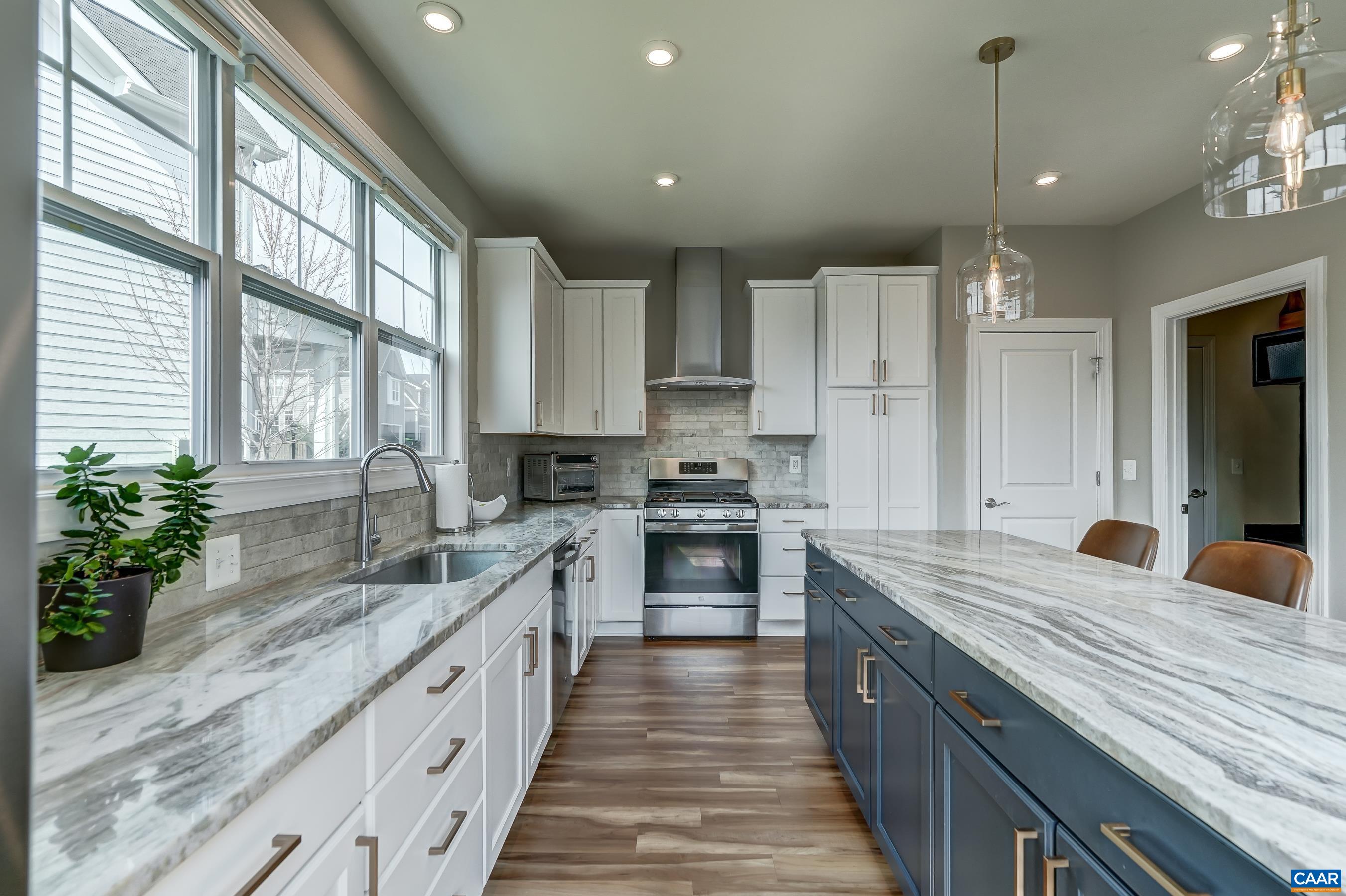 Large island with contrasting painted lower cabinets.