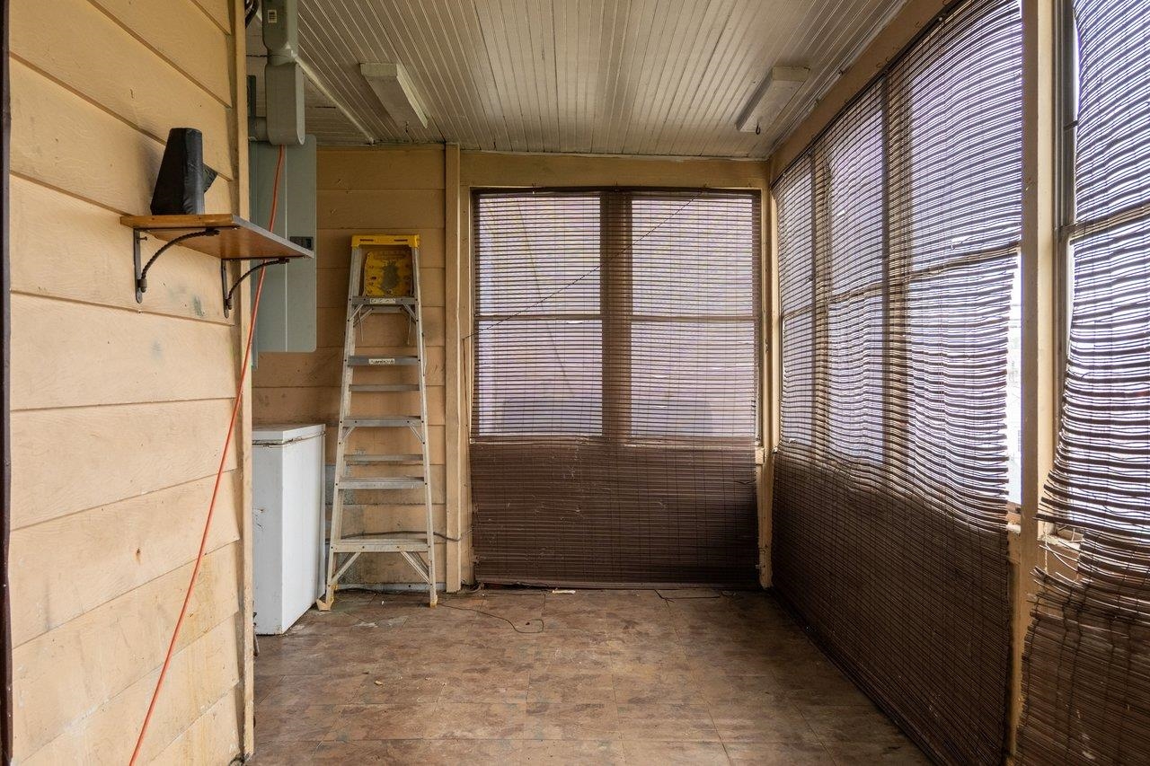 309 VIRGINIA AVE, SHENANDOAH, Virginia 22849, 4 Bedrooms Bedrooms, ,1 BathroomBathrooms,Residential,309 VIRGINIA AVE,674510 MLS # 674510