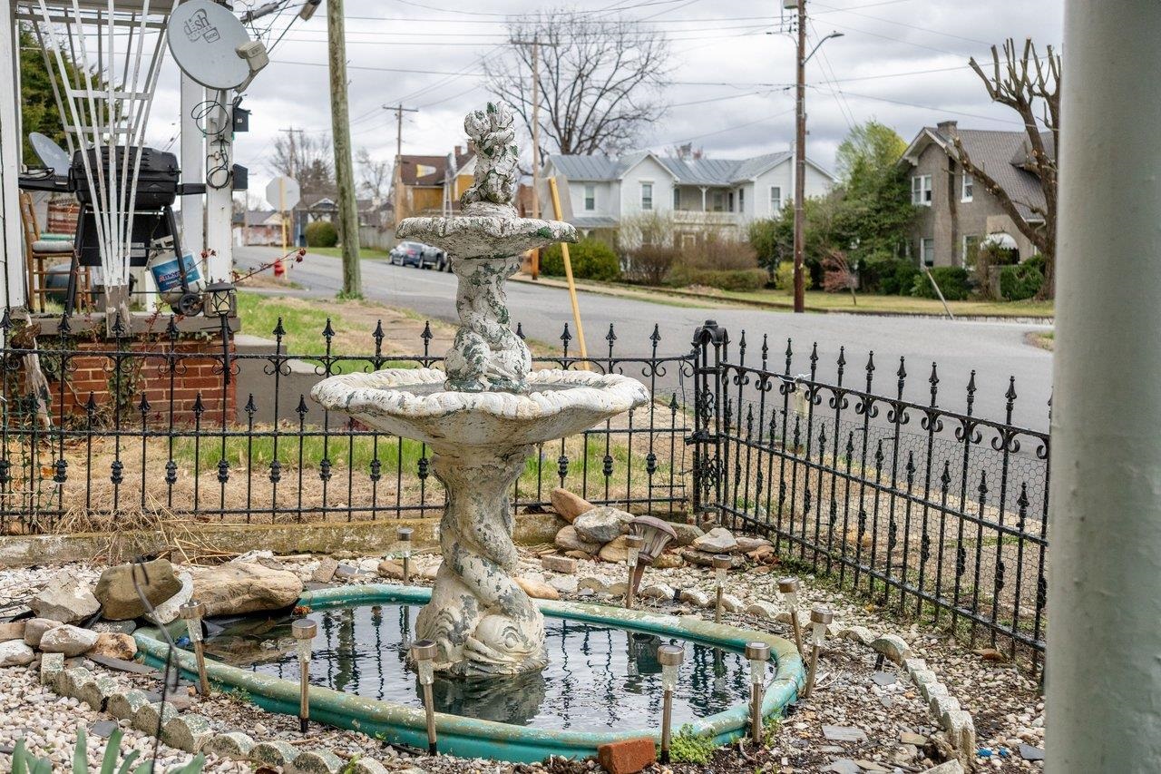 309 VIRGINIA AVE, SHENANDOAH, Virginia 22849, 4 Bedrooms Bedrooms, ,1 BathroomBathrooms,Residential,309 VIRGINIA AVE,674510 MLS # 674510