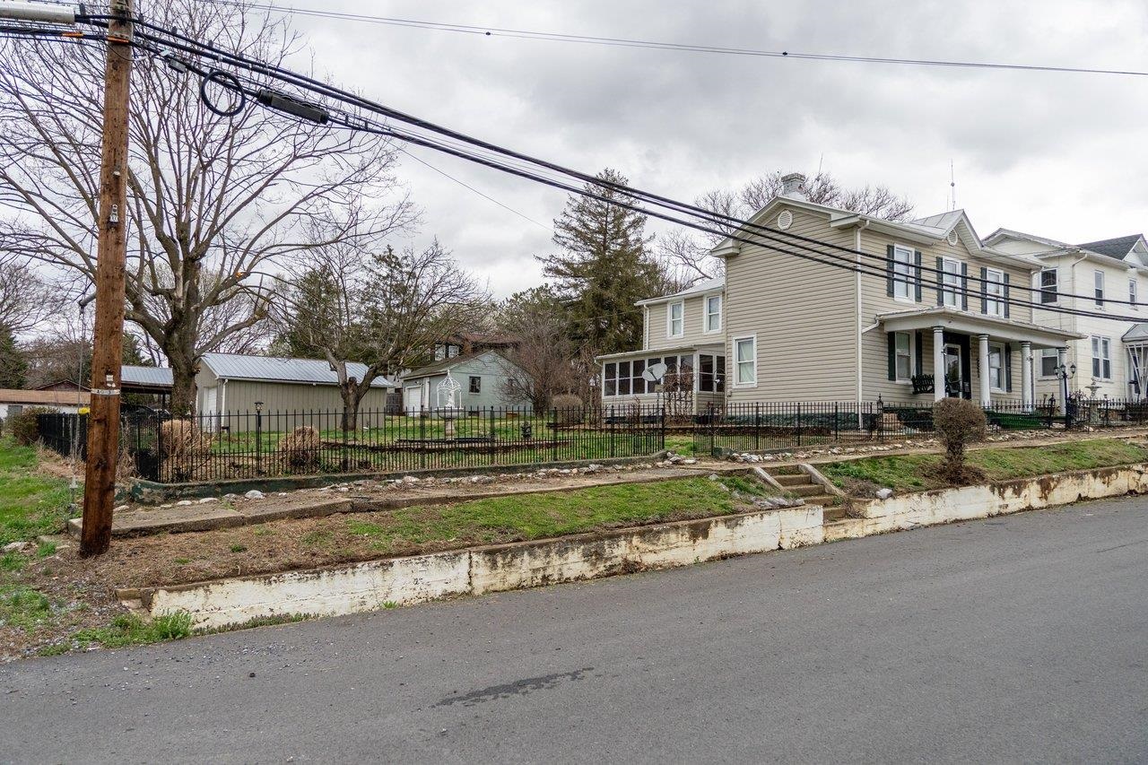 309 VIRGINIA AVE, SHENANDOAH, Virginia 22849, 4 Bedrooms Bedrooms, ,1 BathroomBathrooms,Residential,309 VIRGINIA AVE,674510 MLS # 674510