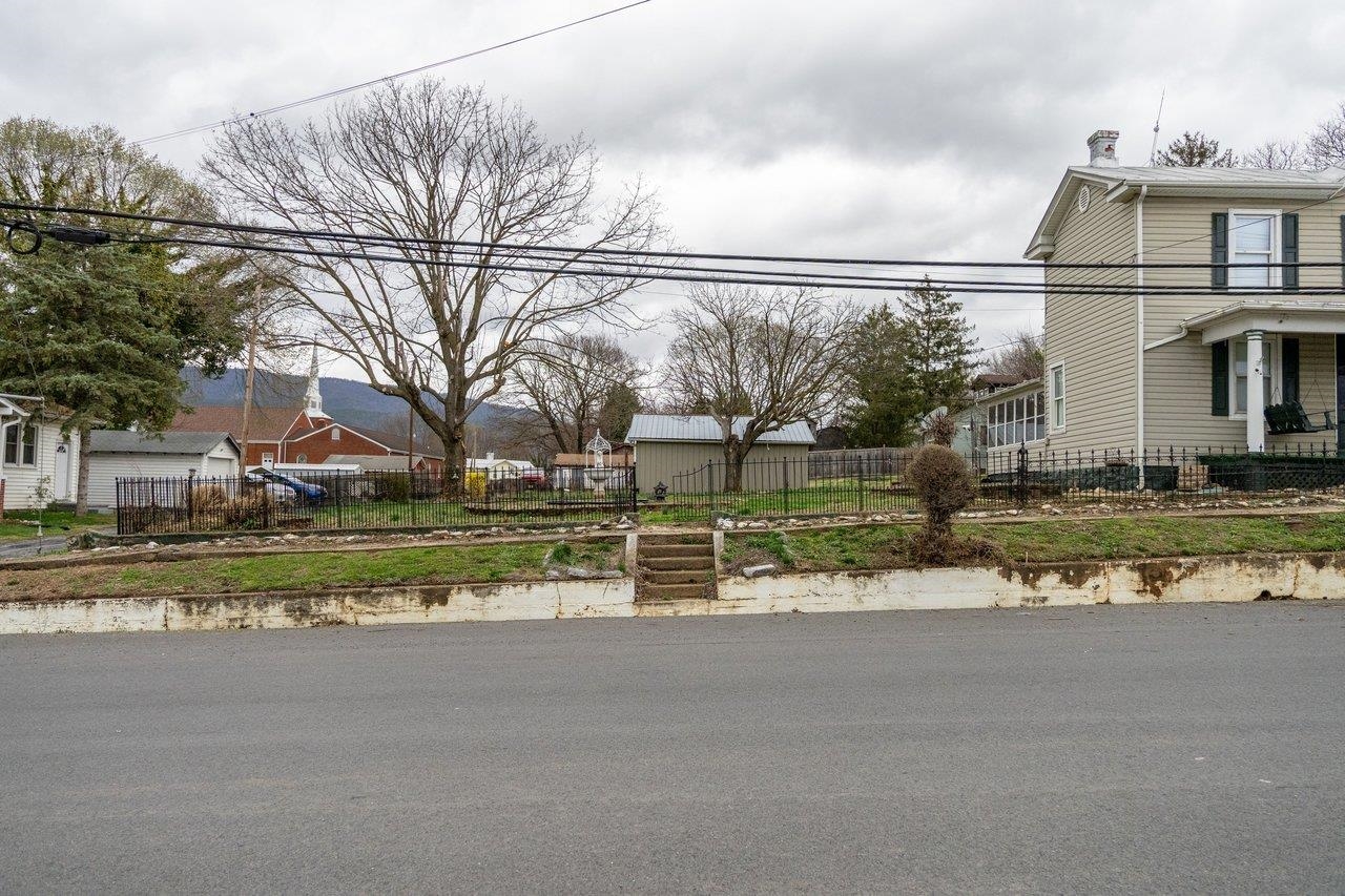 309 VIRGINIA AVE, SHENANDOAH, Virginia 22849, 4 Bedrooms Bedrooms, ,1 BathroomBathrooms,Residential,309 VIRGINIA AVE,674510 MLS # 674510