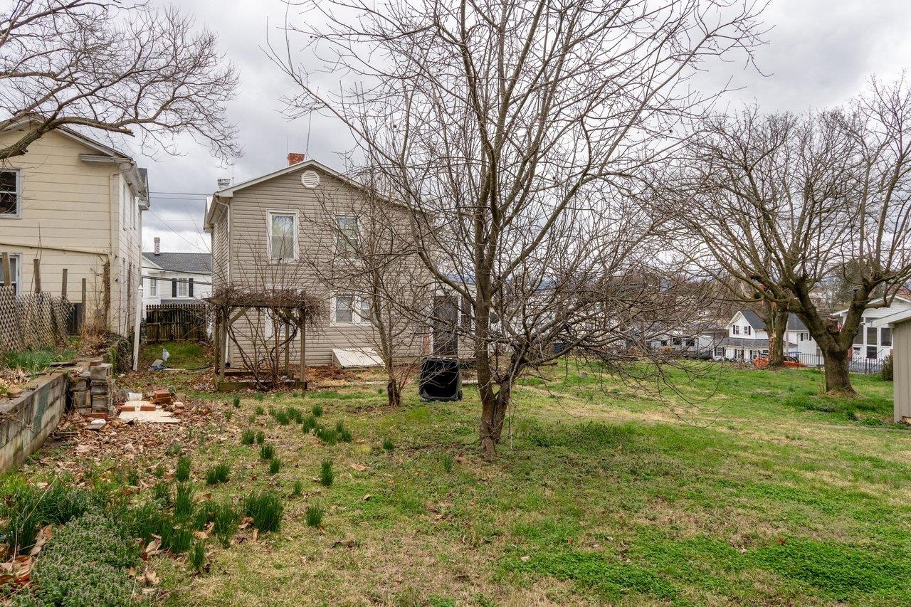 309 VIRGINIA AVE, SHENANDOAH, Virginia 22849, 4 Bedrooms Bedrooms, ,1 BathroomBathrooms,Residential,309 VIRGINIA AVE,674510 MLS # 674510