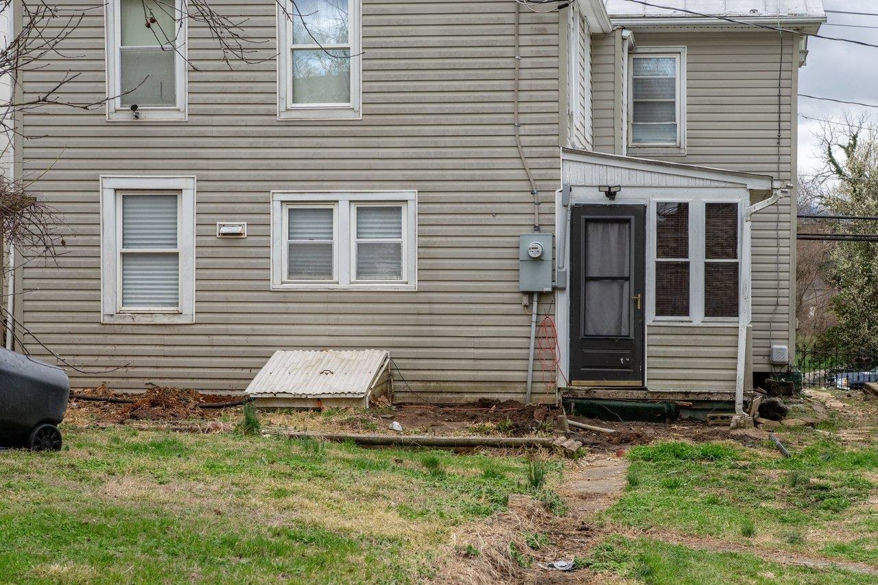 309 VIRGINIA AVE, SHENANDOAH, Virginia 22849, 4 Bedrooms Bedrooms, ,1 BathroomBathrooms,Residential,309 VIRGINIA AVE,674510 MLS # 674510