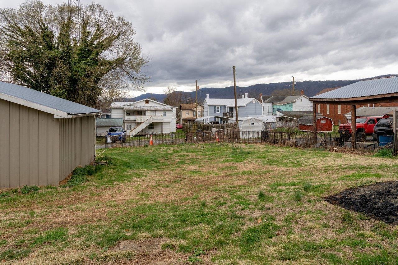 309 VIRGINIA AVE, SHENANDOAH, Virginia 22849, 4 Bedrooms Bedrooms, ,1 BathroomBathrooms,Residential,309 VIRGINIA AVE,674510 MLS # 674510