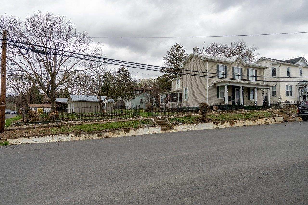 309 VIRGINIA AVE, SHENANDOAH, Virginia 22849, 4 Bedrooms Bedrooms, ,1 BathroomBathrooms,Residential,309 VIRGINIA AVE,674510 MLS # 674510