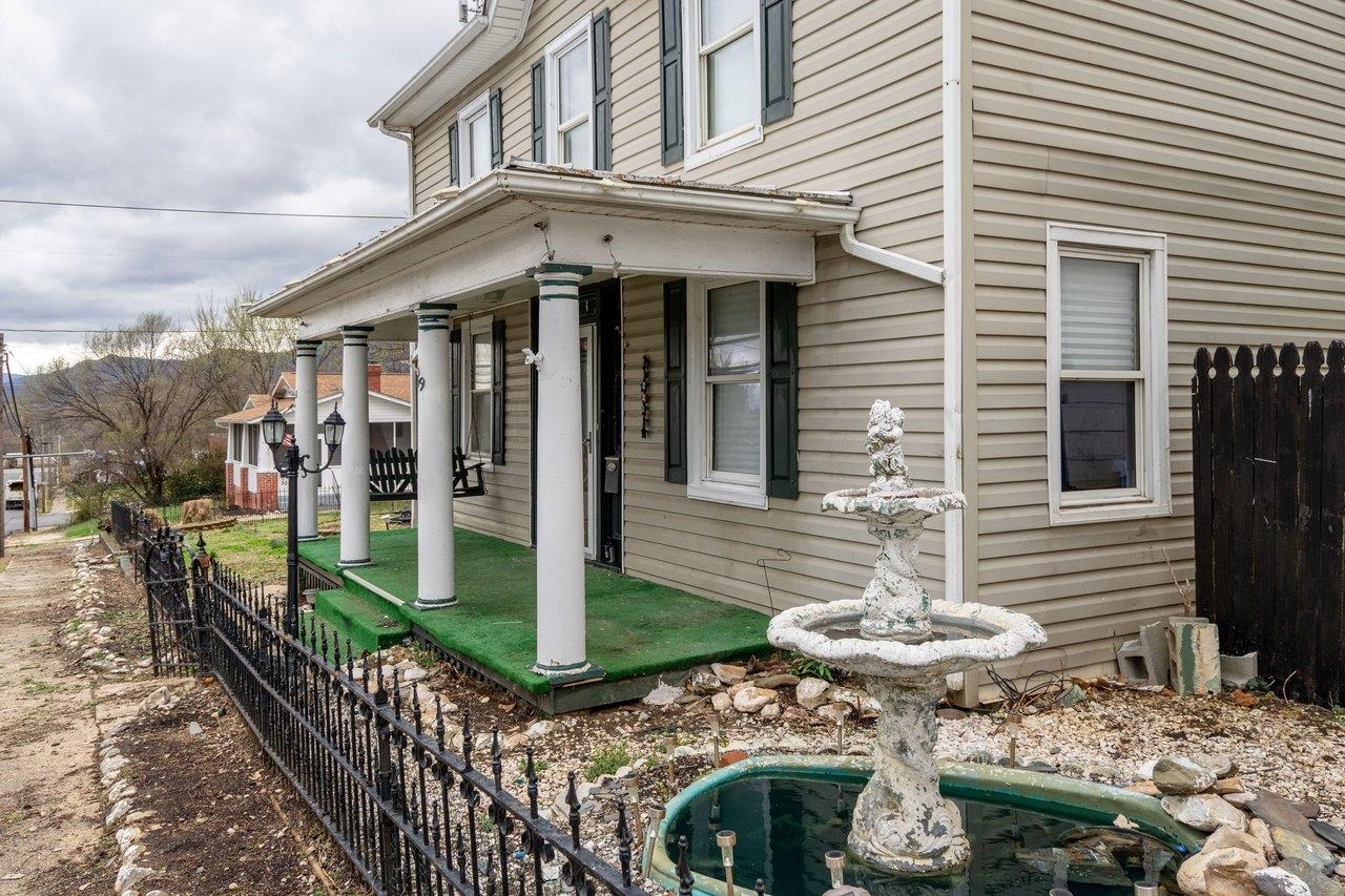 309 VIRGINIA AVE, SHENANDOAH, Virginia 22849, 4 Bedrooms Bedrooms, ,1 BathroomBathrooms,Residential,309 VIRGINIA AVE,674510 MLS # 674510