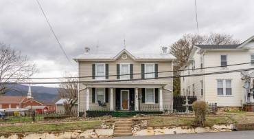 309 VIRGINIA AVE, SHENANDOAH, Virginia 22849, 4 Bedrooms Bedrooms, ,1 BathroomBathrooms,Residential,309 VIRGINIA AVE,674510 MLS # 674510