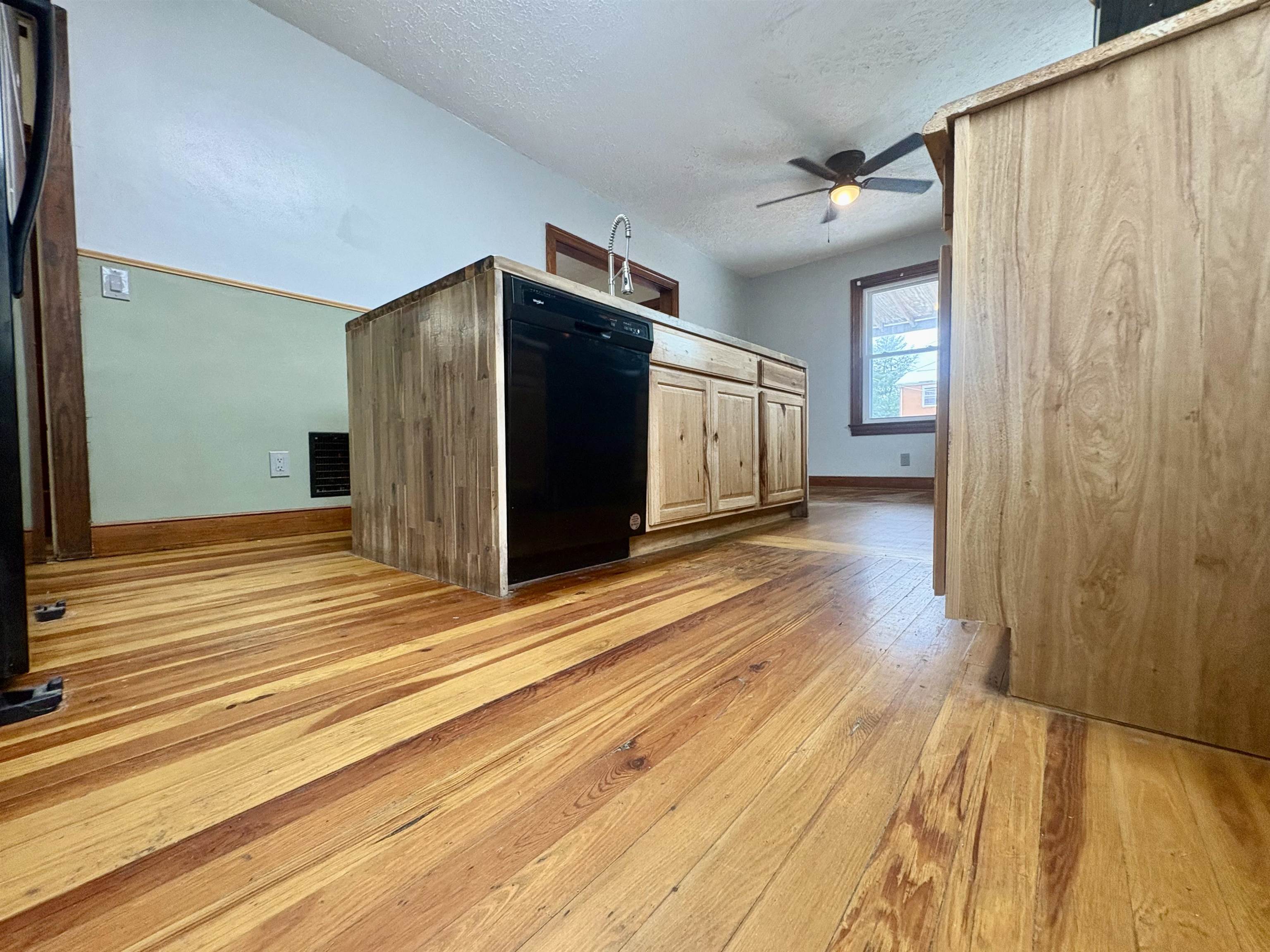 340 FLORENCE AVE, WAYNESBORO, Virginia 22980, 2 Bedrooms Bedrooms, ,1 BathroomBathrooms,Residential,340 FLORENCE AVE,674519 MLS # 674519