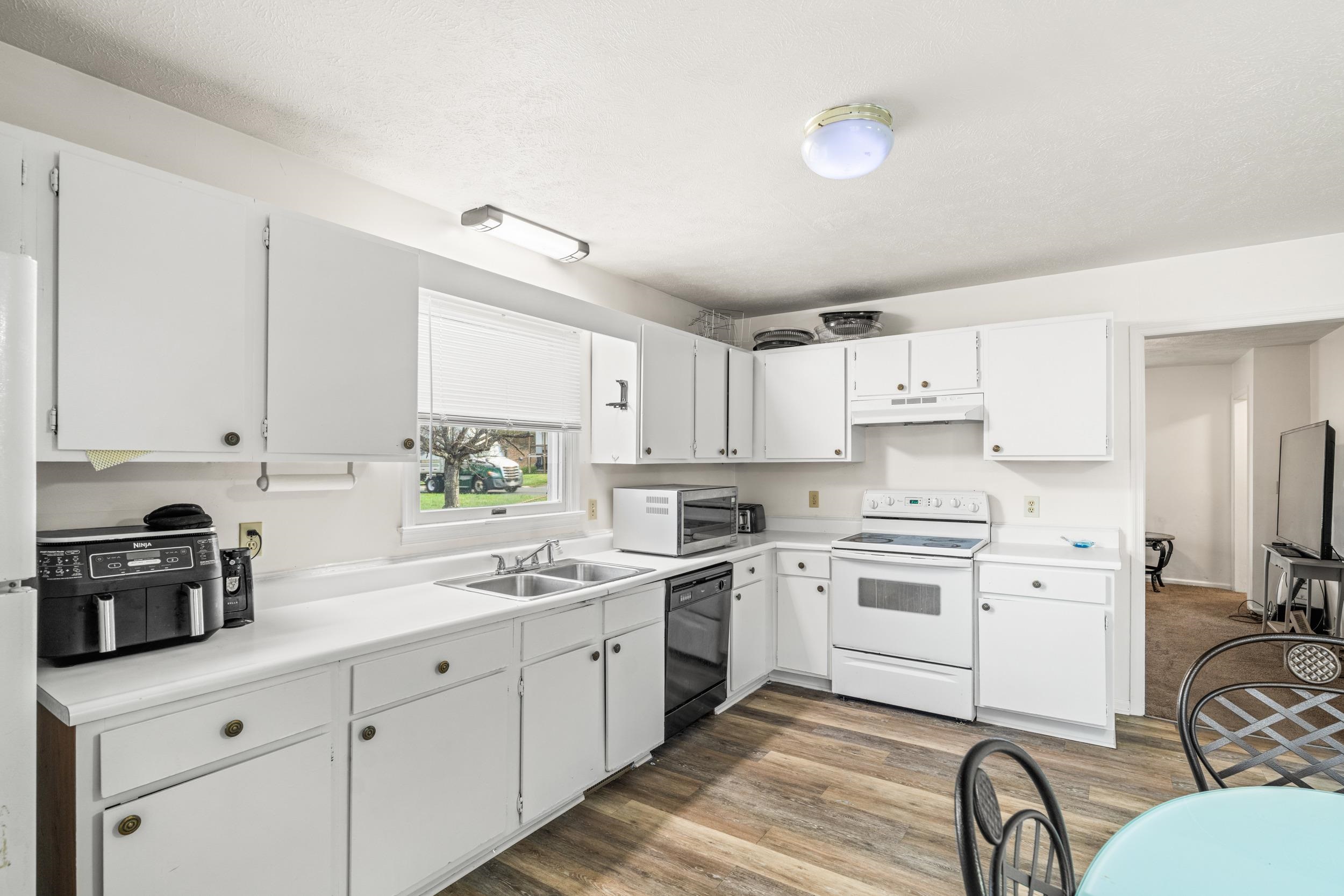 1316 E MAIN ST, WAYNESBORO, Virginia 22980, 3 Bedrooms Bedrooms, ,1 BathroomBathrooms,Residential,1316 E MAIN ST,674529 MLS # 674529