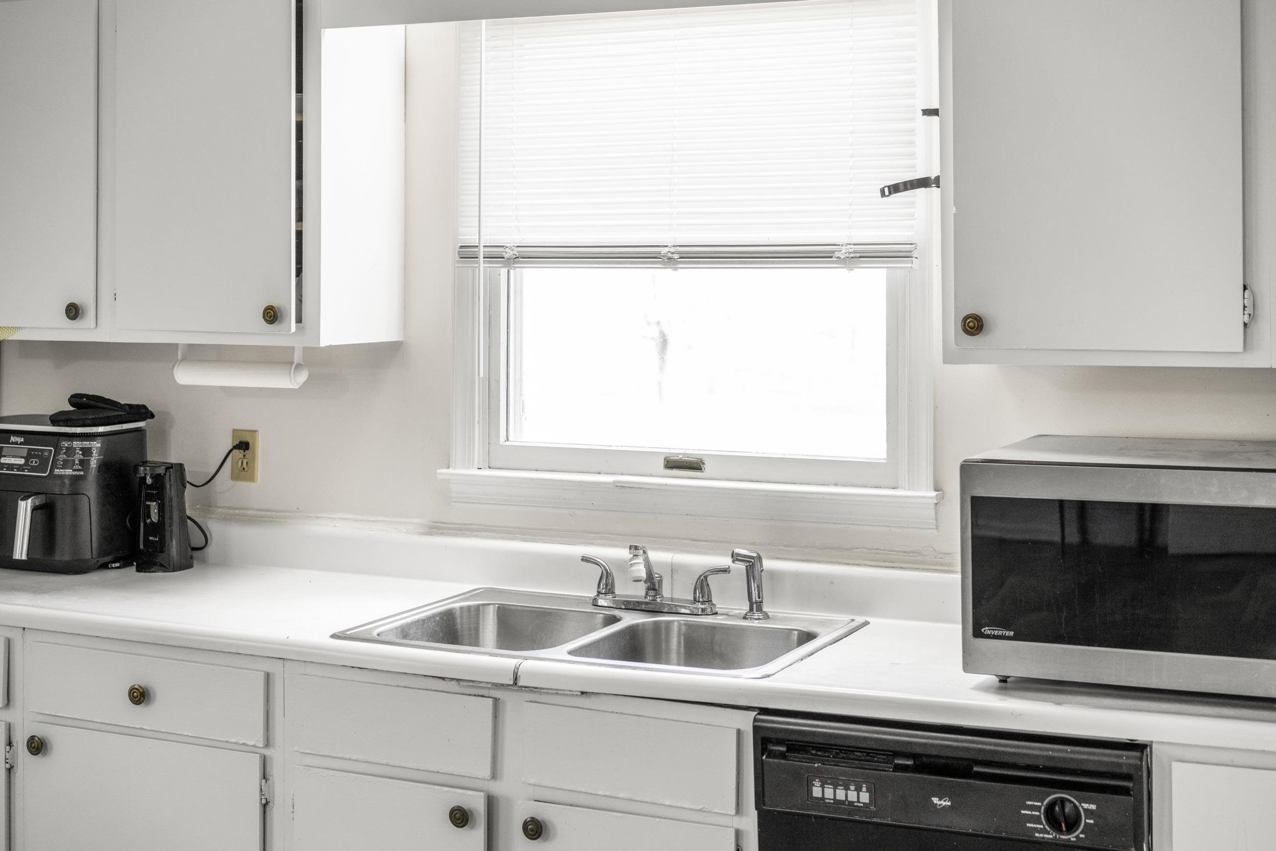 1316 E MAIN ST, WAYNESBORO, Virginia 22980, 3 Bedrooms Bedrooms, ,1 BathroomBathrooms,Residential,1316 E MAIN ST,674529 MLS # 674529