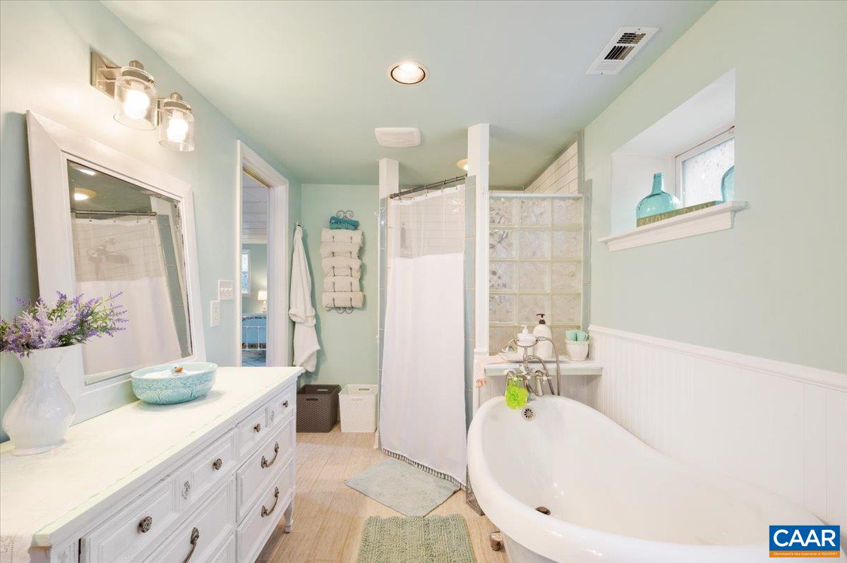 1196 ALLEN FARM LN, EARLYSVILLE, Virginia 22936, 4 Bedrooms Bedrooms, ,3 BathroomsBathrooms,Residential,1196 ALLEN FARM LN,674541 MLS # 674541