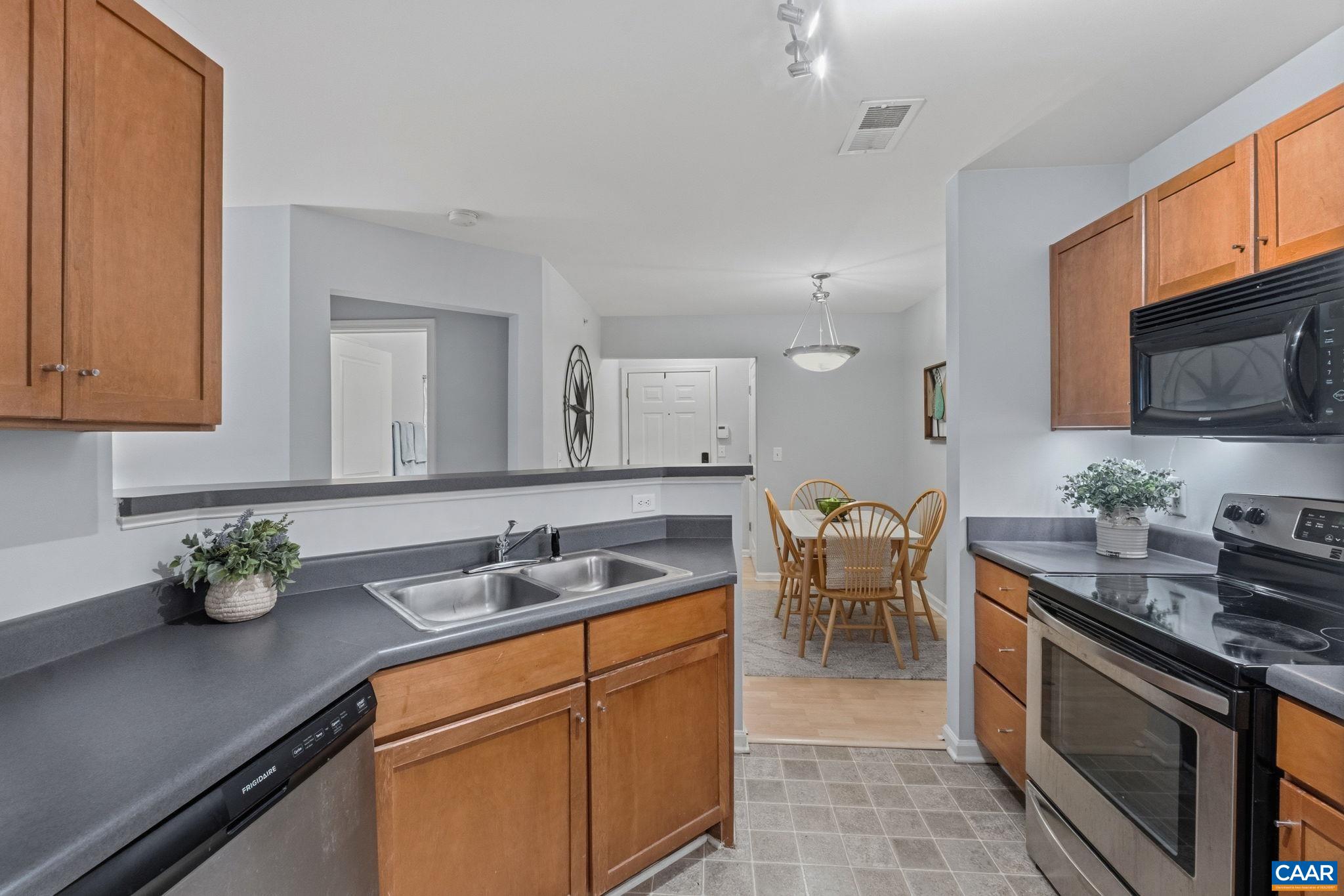 720 WALKER SQ, CHARLOTTESVILLE, Virginia 22903, 1 Bedroom Bedrooms, ,1 BathroomBathrooms,Residential,720 WALKER SQ,674543 MLS # 674543