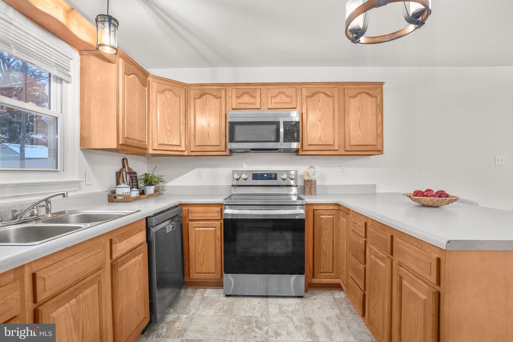 323 BURMAN LN, FREDERICKSBURG, Virginia 22407, 3 Bedrooms Bedrooms, ,2 BathroomsBathrooms,Residential,323 BURMAN LN,VASP2039006 MLS # VASP2039006