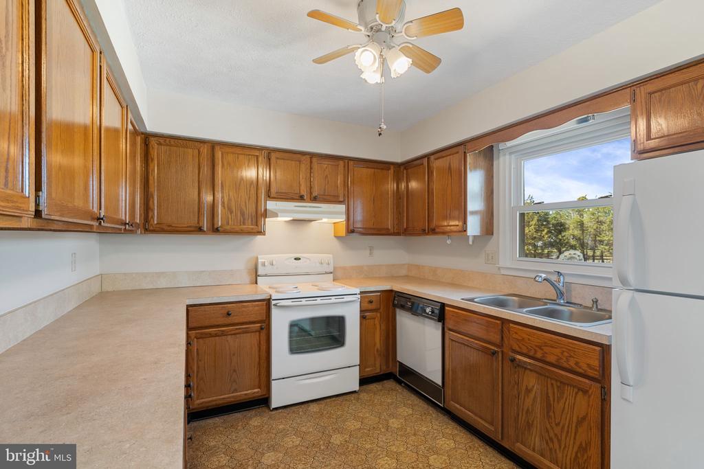 6730 W FORBES PL W, BEALETON, Virginia, 4 Bedrooms Bedrooms, ,2 BathroomsBathrooms,Residential,6730 W FORBES PL W,VAFQ2020882 MLS # VAFQ2020882