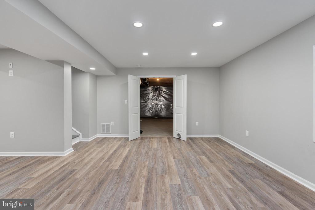 9217 WOOD CREEK CIR, FREDERICKSBURG, Virginia 22407, 4 Bedrooms Bedrooms, ,3 BathroomsBathrooms,Residential,9217 WOOD CREEK CIR,VASP2039684 MLS # VASP2039684