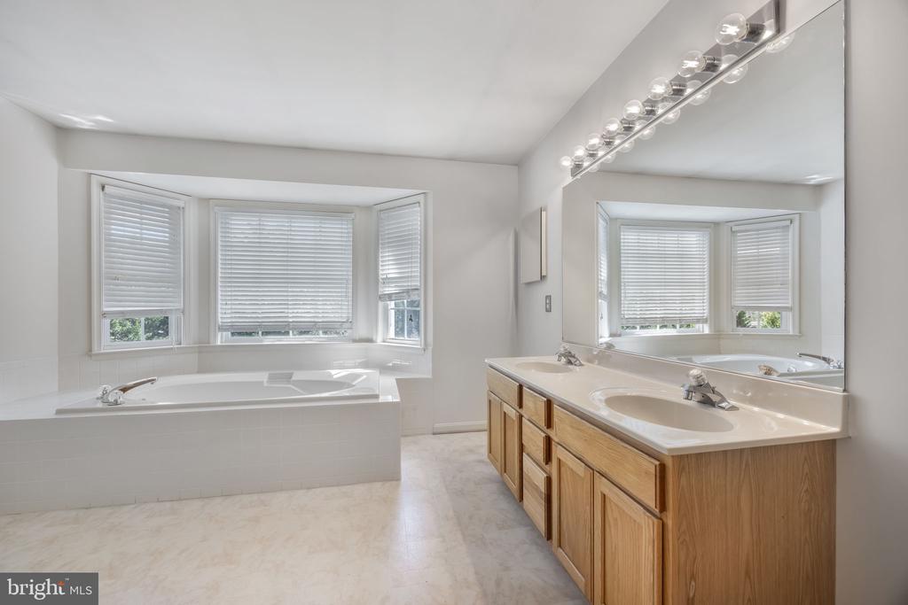 4318 BRIDLEPATH CT, FREDERICKSBURG, Virginia 22408, 4 Bedrooms Bedrooms, ,3 BathroomsBathrooms,Residential,4318 BRIDLEPATH CT,VASP2039854 MLS # VASP2039854