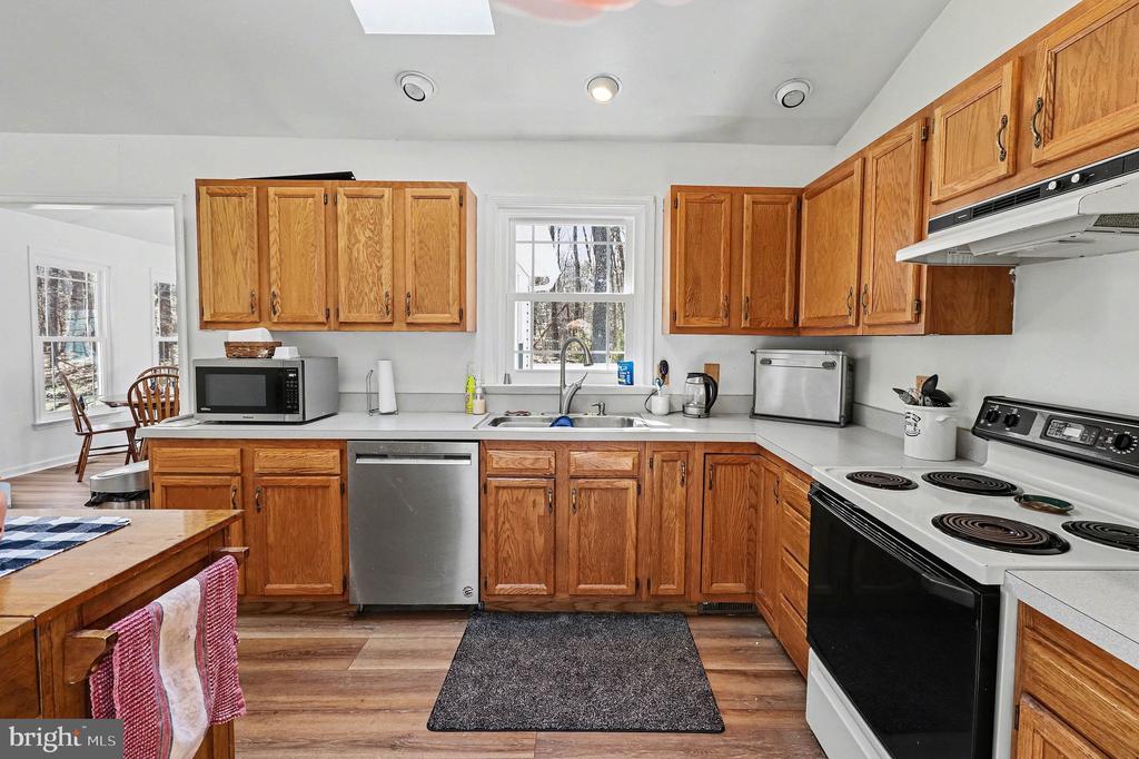 10806 MOUNTAIN LAUREL CT, SPOTSYLVANIA, Virginia 22553, 4 Bedrooms Bedrooms, ,2 BathroomsBathrooms,Residential,10806 MOUNTAIN LAUREL CT,VASP2039974 MLS # VASP2039974