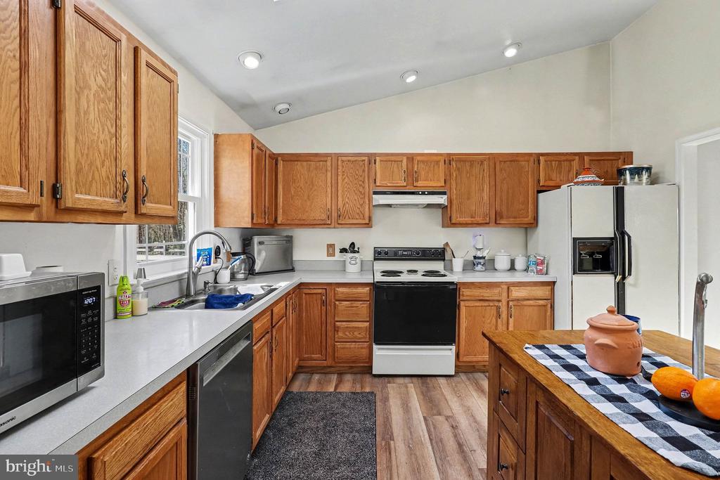 10806 MOUNTAIN LAUREL CT, SPOTSYLVANIA, Virginia 22553, 4 Bedrooms Bedrooms, ,2 BathroomsBathrooms,Residential,10806 MOUNTAIN LAUREL CT,VASP2039974 MLS # VASP2039974