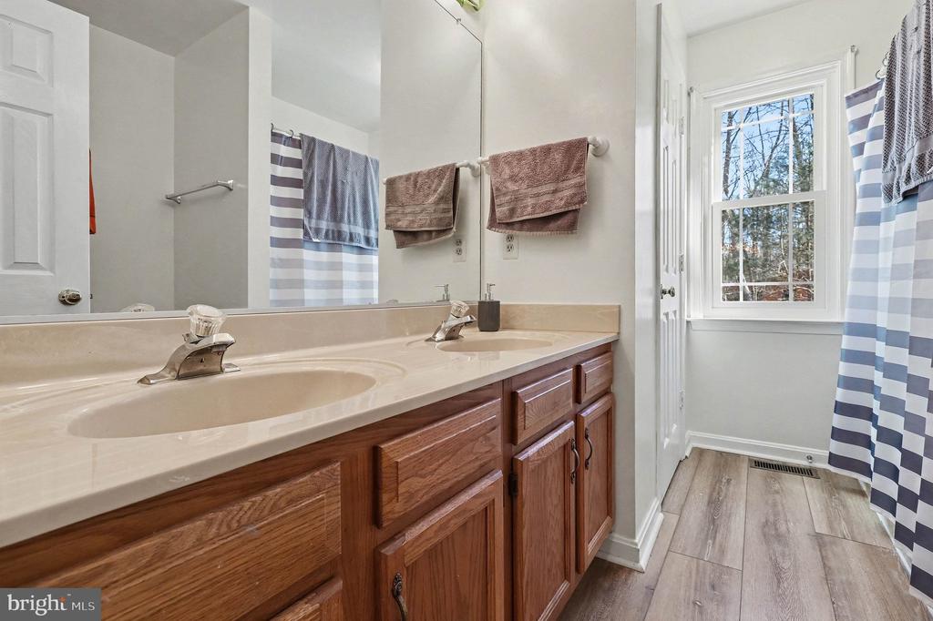 10806 MOUNTAIN LAUREL CT, SPOTSYLVANIA, Virginia 22553, 4 Bedrooms Bedrooms, ,2 BathroomsBathrooms,Residential,10806 MOUNTAIN LAUREL CT,VASP2039974 MLS # VASP2039974