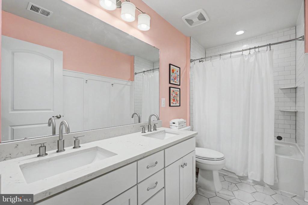 7701 RIPARIAN CT, FREDERICKSBURG, Virginia 22408, 4 Bedrooms Bedrooms, ,3 BathroomsBathrooms,Residential,7701 RIPARIAN CT,VASP2040174 MLS # VASP2040174