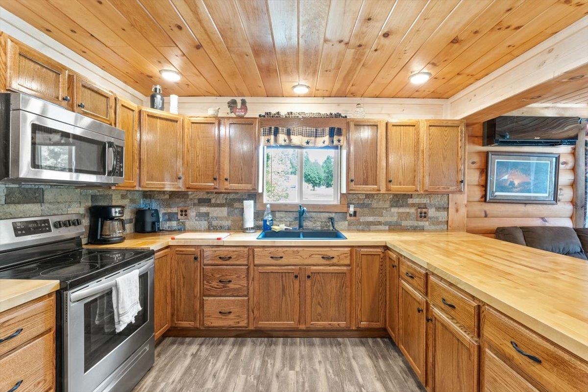 8 SAWMILL RUN LN, WAYNESBORO, Virginia 22980, 2 Bedrooms Bedrooms, ,2 BathroomsBathrooms,Residential,8 SAWMILL RUN LN,8 SAWMILL RUN LN,674291 MLS # 674291