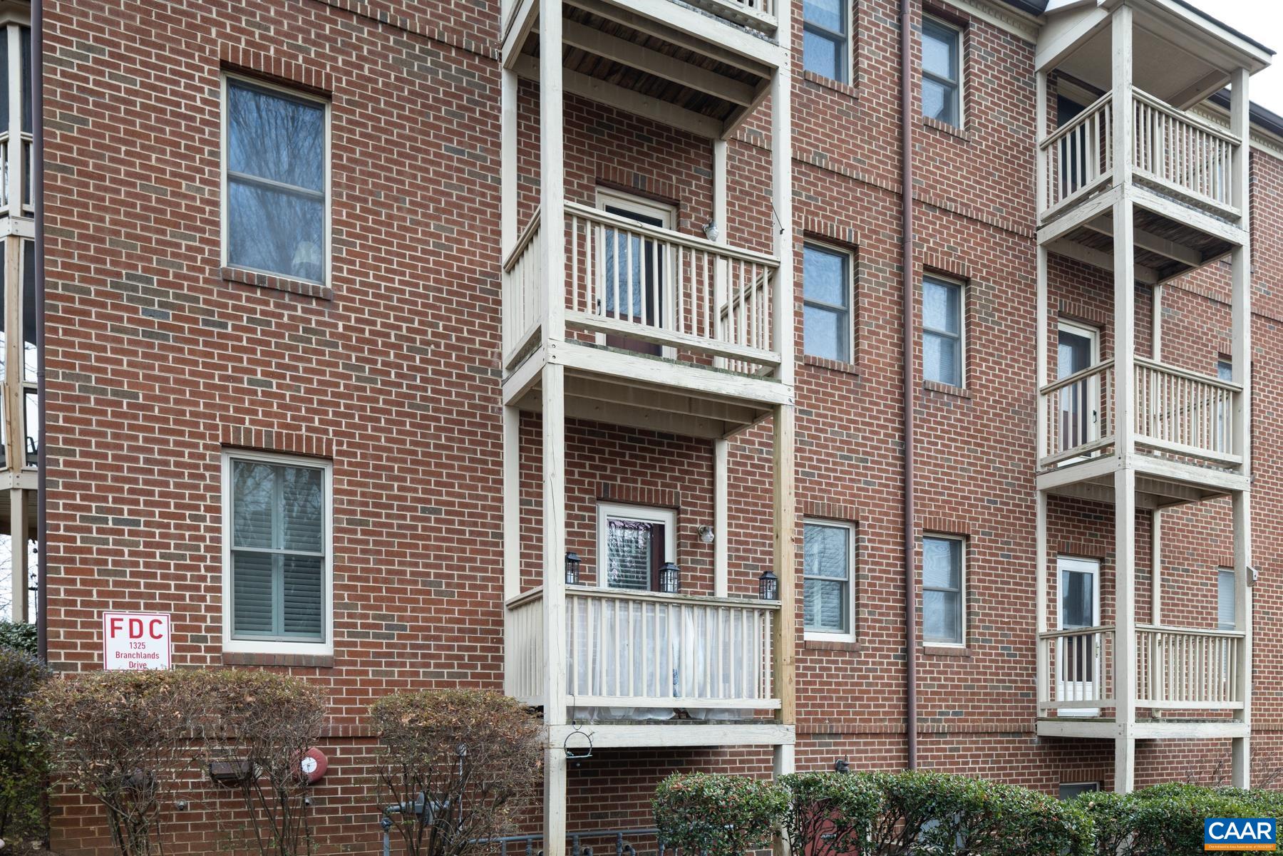 Elevated balcony off of primary bedroom