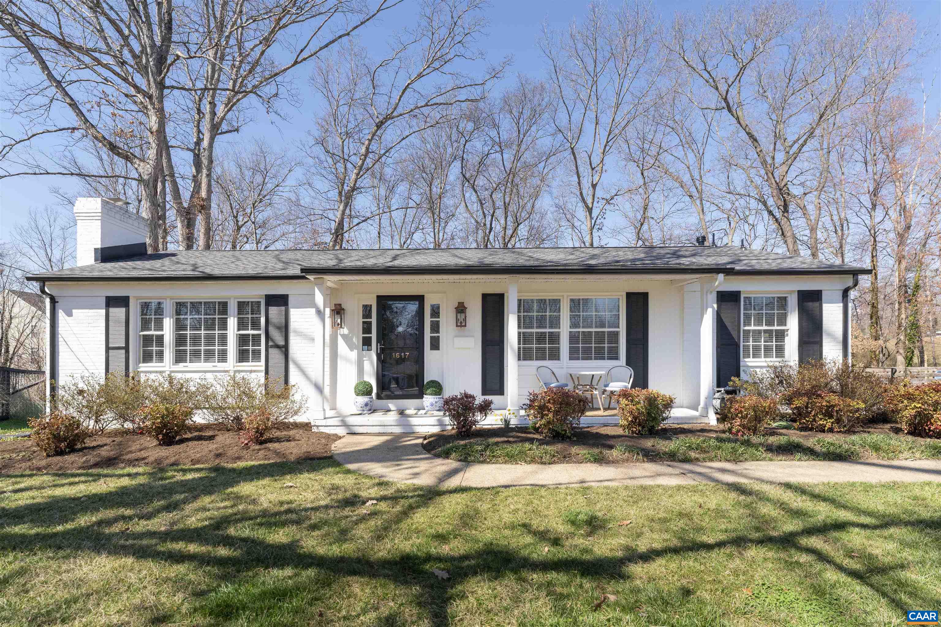 W/ 1 bedroom apartment opportunity