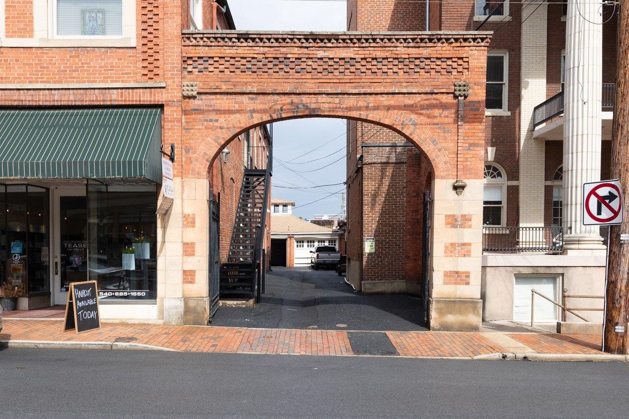 117 W FREDERICK ST, STAUNTON, Virginia 24401, 1 Bedroom Bedrooms, ,1 BathroomBathrooms,Residential,Historic Downtown Condo,117 W FREDERICK ST,674558 MLS # 674558