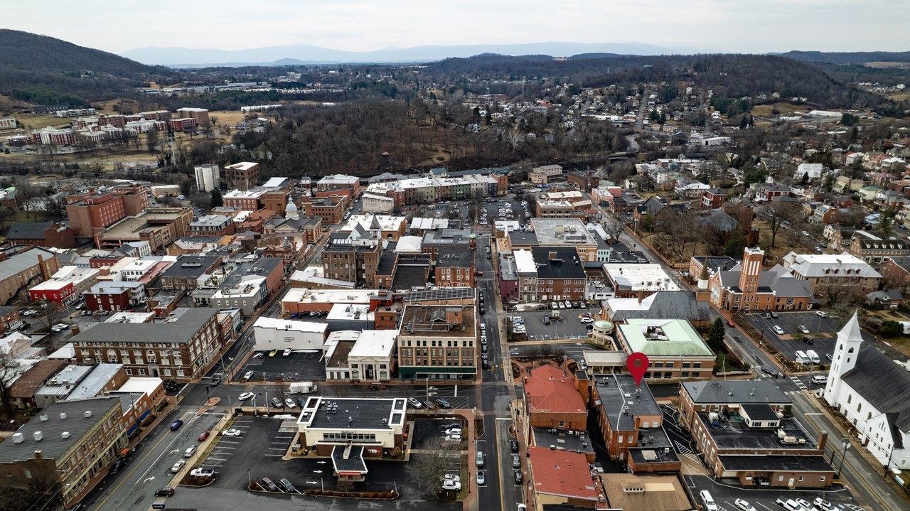 117 W FREDERICK ST, STAUNTON, Virginia 24401, 1 Bedroom Bedrooms, ,1 BathroomBathrooms,Residential,Historic Downtown Condo,117 W FREDERICK ST,674558 MLS # 674558