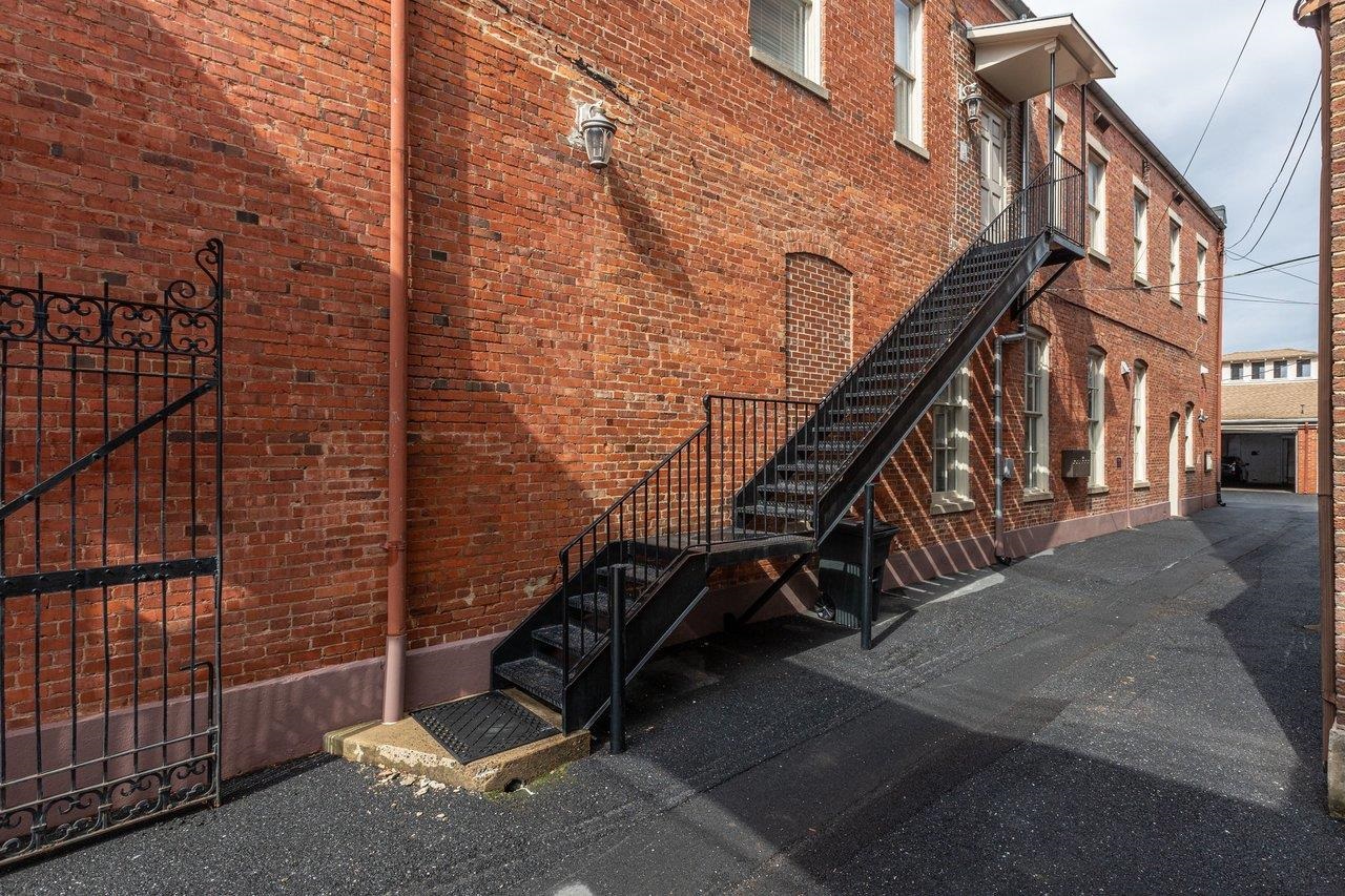 117 W FREDERICK ST, STAUNTON, Virginia 24401, 1 Bedroom Bedrooms, ,1 BathroomBathrooms,Residential,Historic Downtown Condo,117 W FREDERICK ST,674558 MLS # 674558