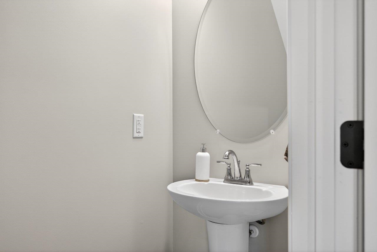 612 ZEPHYR DR, ROCKINGHAM, Virginia 22801, 3 Bedrooms Bedrooms, ,2 BathroomsBathrooms,Residential,612 ZEPHYR DR,674563 MLS # 674563