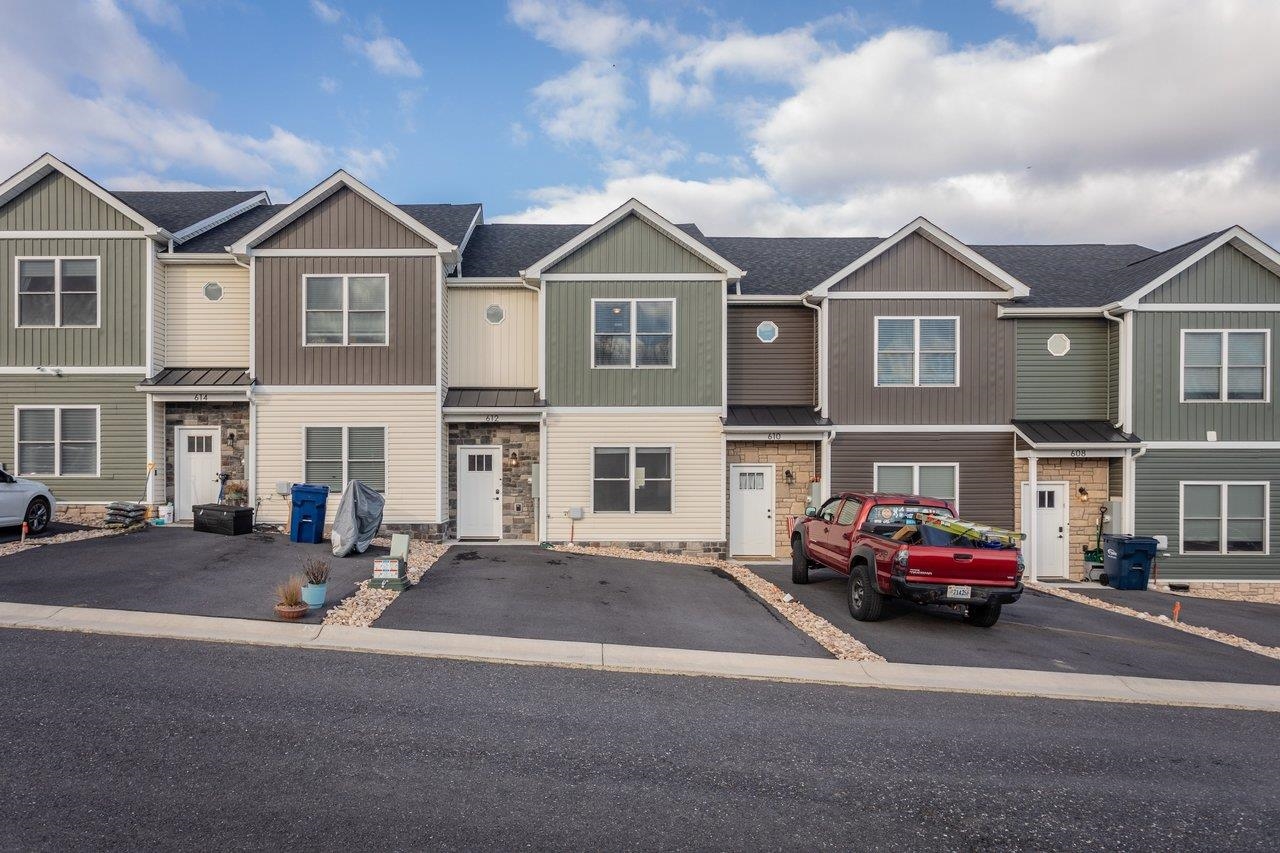 612 ZEPHYR DR, ROCKINGHAM, Virginia 22801, 3 Bedrooms Bedrooms, ,2 BathroomsBathrooms,Residential,612 ZEPHYR DR,674563 MLS # 674563