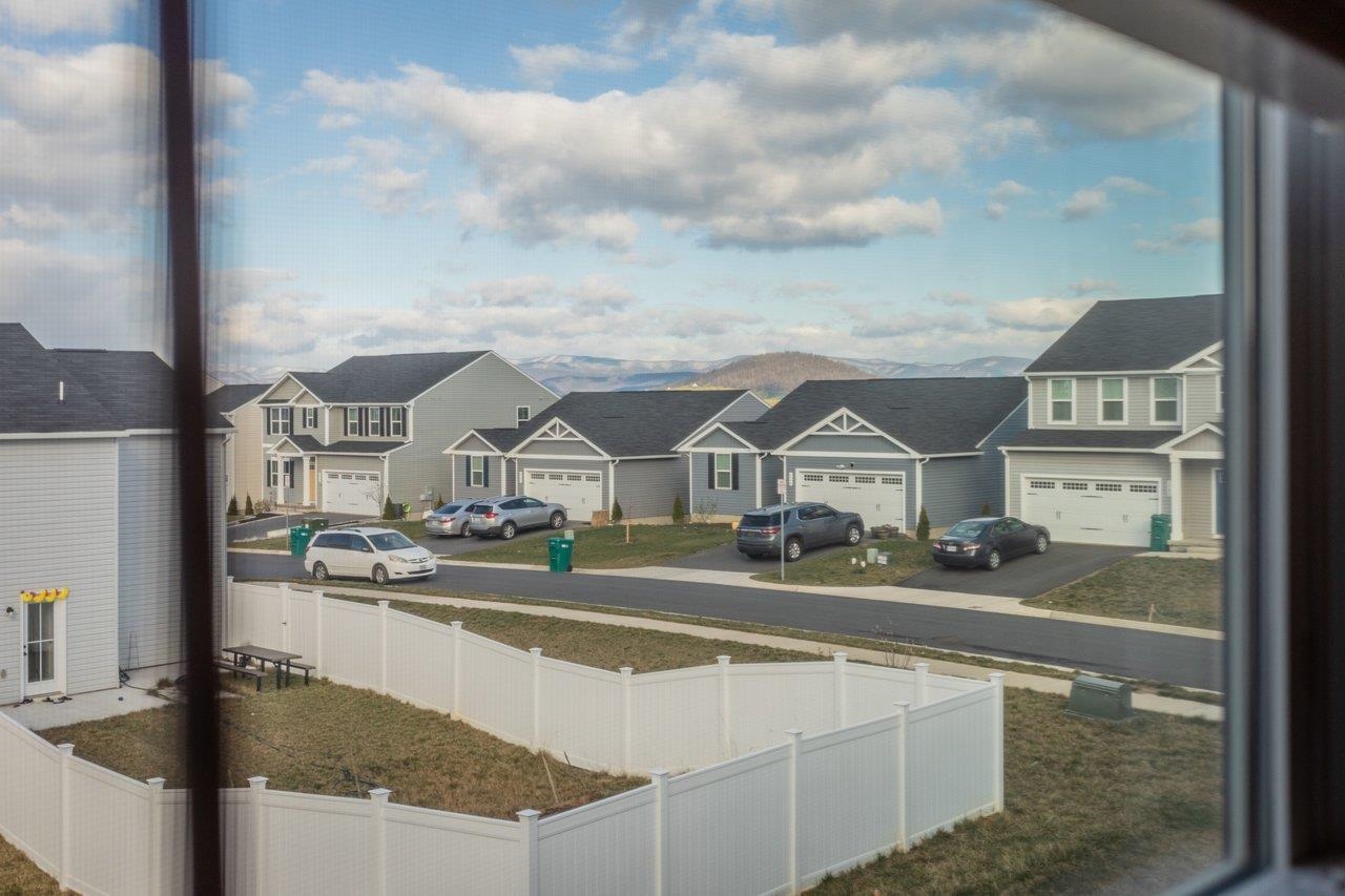 612 ZEPHYR DR, ROCKINGHAM, Virginia 22801, 3 Bedrooms Bedrooms, ,2 BathroomsBathrooms,Residential,612 ZEPHYR DR,674563 MLS # 674563